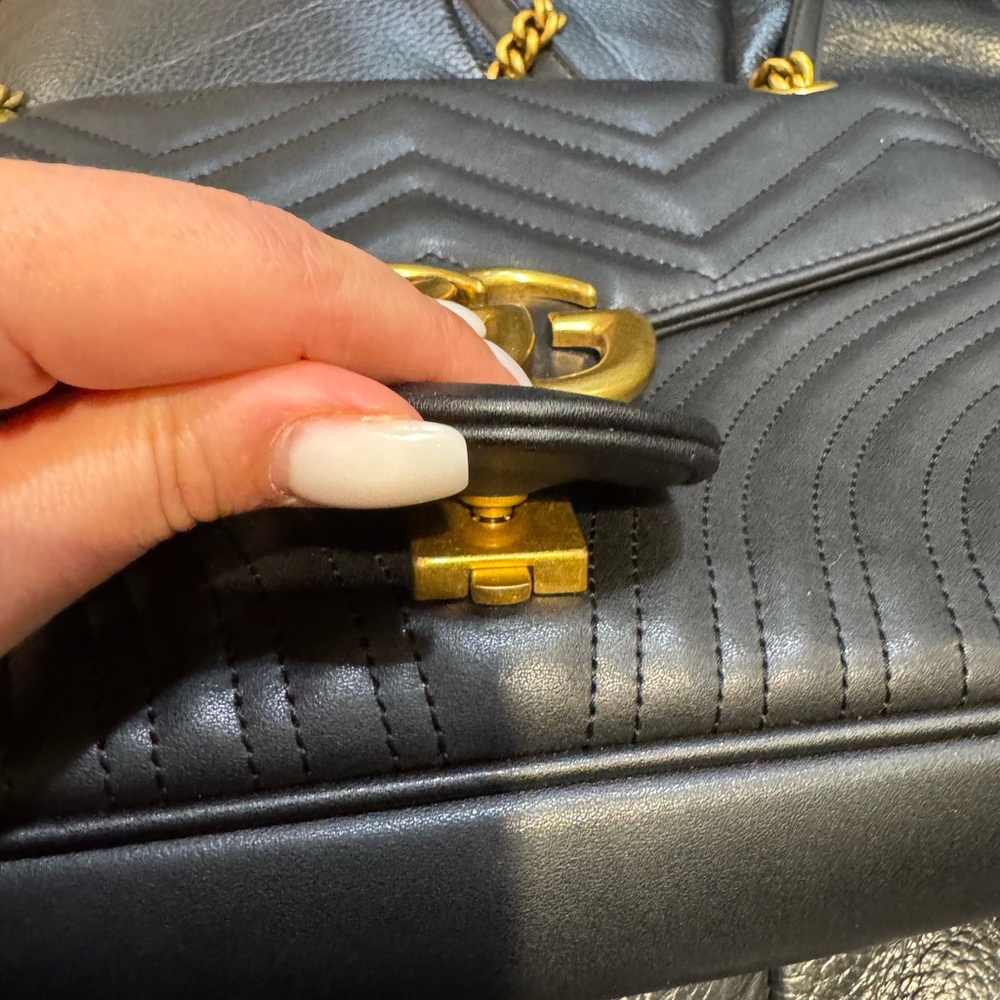 Gucci Black Leather Shoulder Bag with Gold Chain - Picture 6 of 10